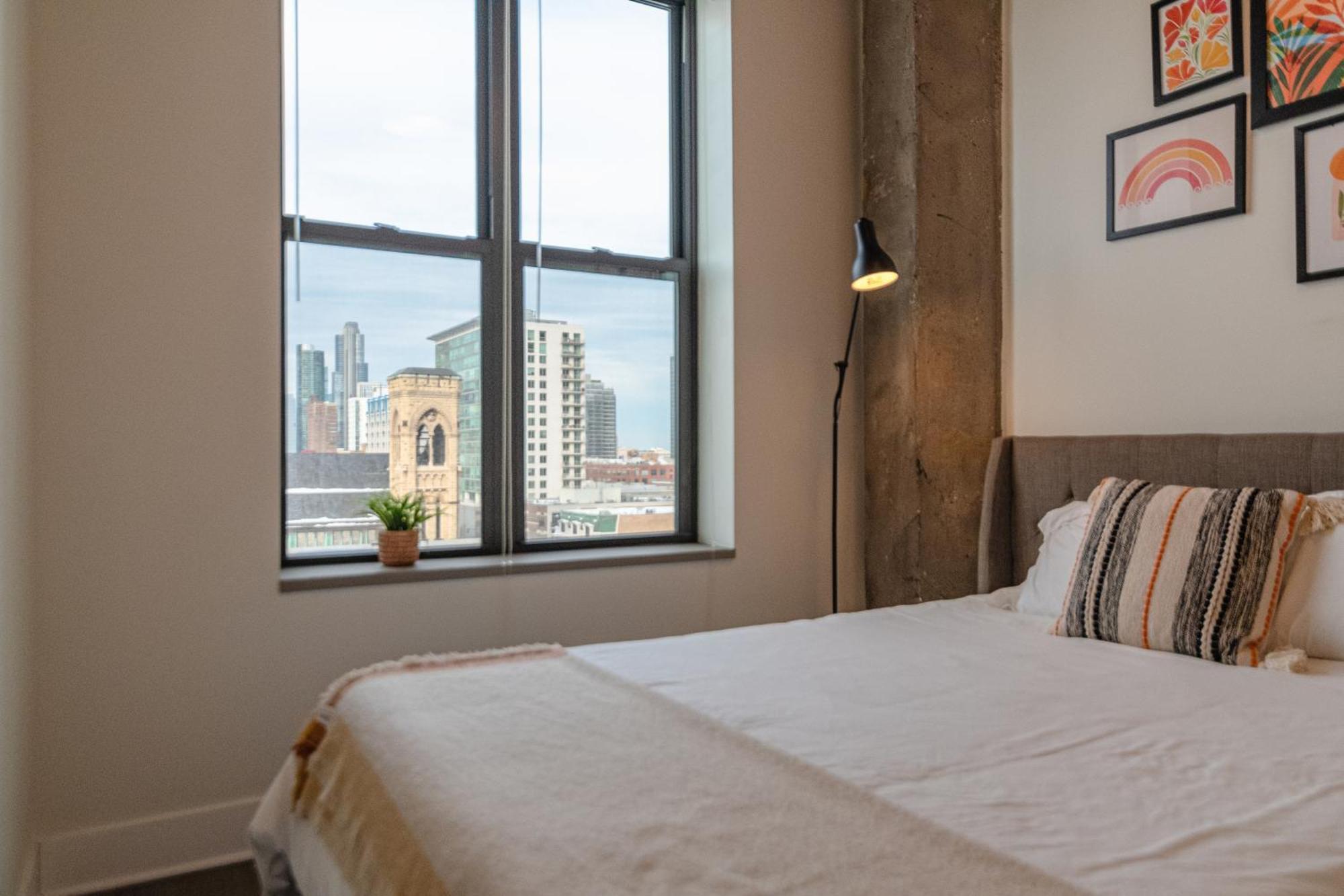Modern 2Br Loft With Amazing City Skyline View And Optional Parking For 8 Guests Near Mccormick Place And Soldier Field شيكاغو المظهر الخارجي الصورة